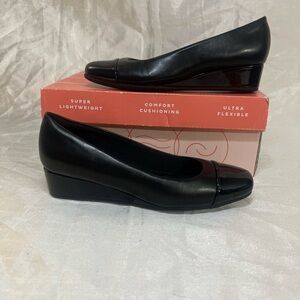 Easy Spirit Women's Classic Black Loafers